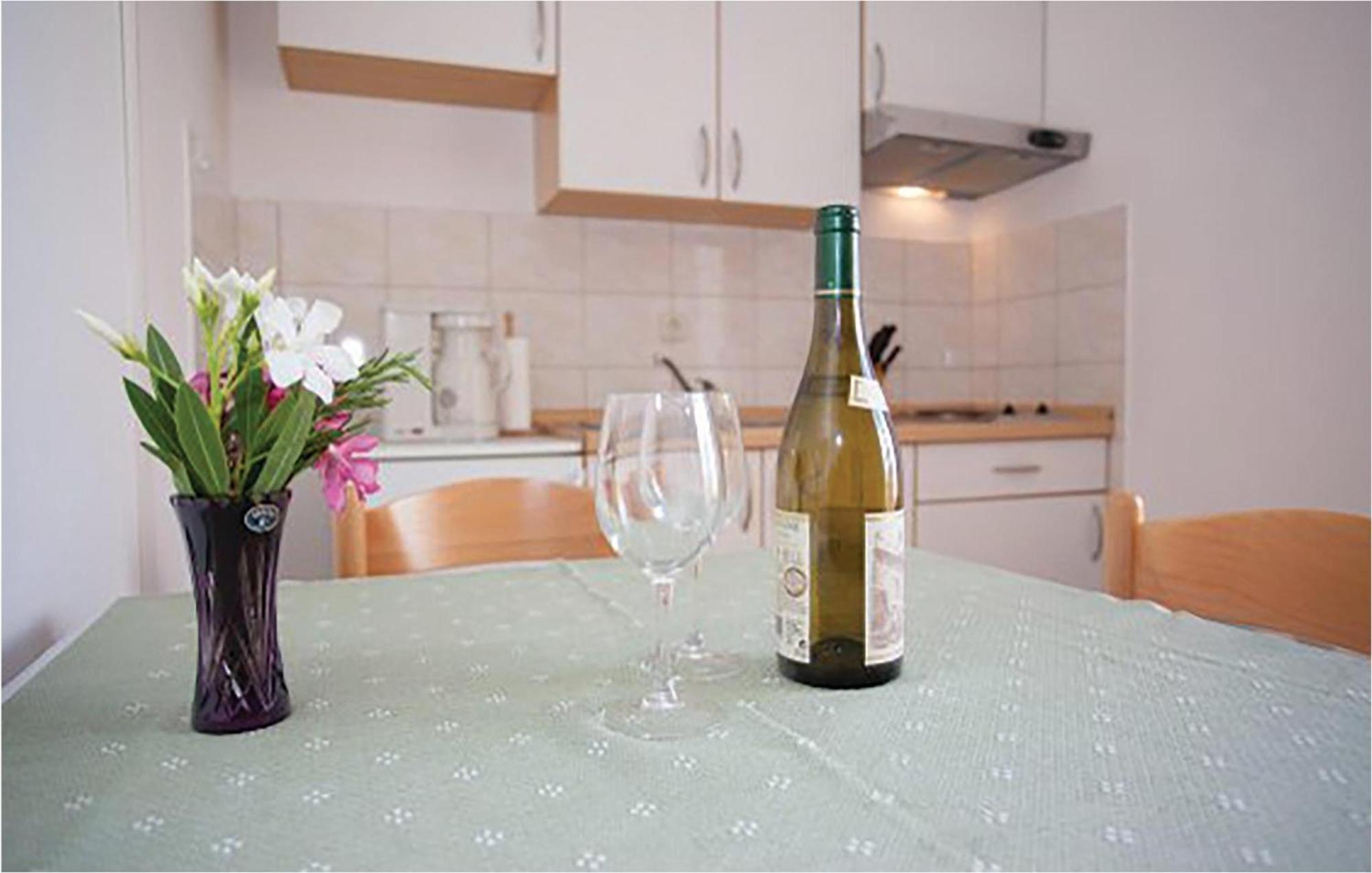Amazing Apartment In Malinska With Kitchen Екстер'єр фото
